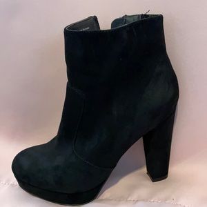Black heeled boots